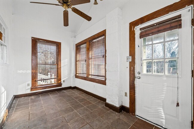 Building Photo - 211 St John St