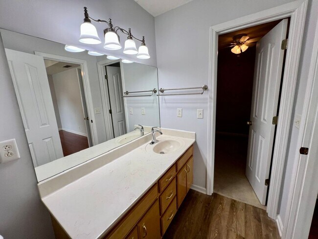 Building Photo - 3 bed, 2 Bath, Garage + Screened Back Porch, Near Cason Ln