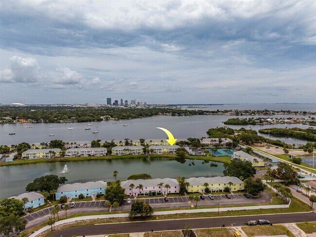 Building Photo - 222 Pompano Dr SE