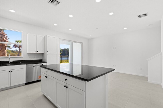 Building Photo - 4416 Longwood Lk Sq