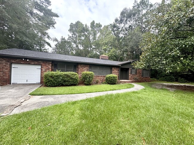 Primary Photo - 110 N Edgewood Dr