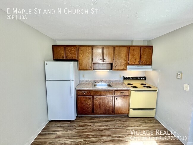 Building Photo - 361 E Maple St