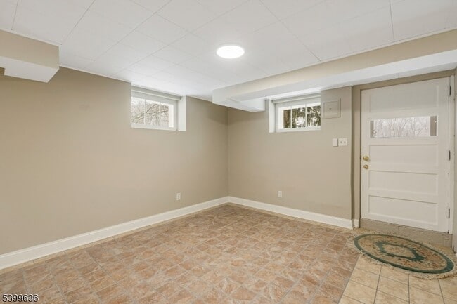 Building Photo - 111 King George Rd