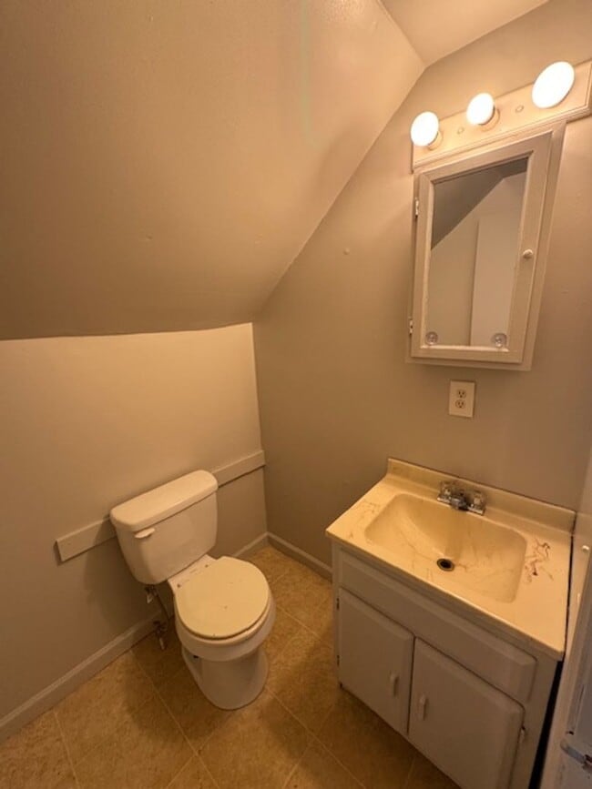 Building Photo - 2323 Shadybrook Dr