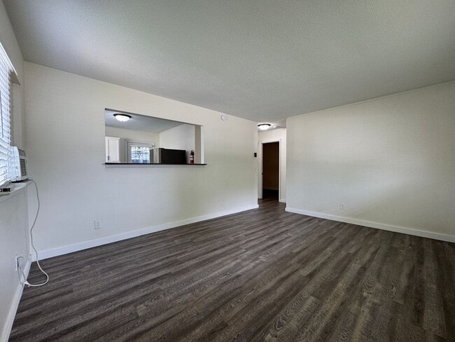 Building Photo - 1100 S Willow St