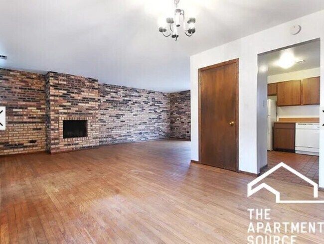 Building Photo - 1255 W Belden Ave