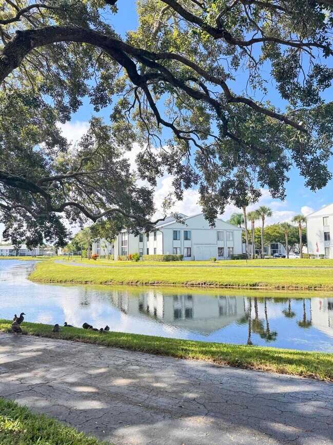 Building Photo - 1015 Green Pine Blvd