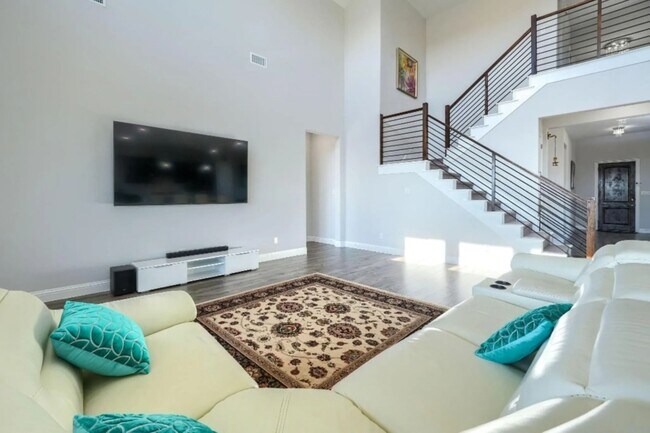 Building Photo - 16616 Sunnyland Dr