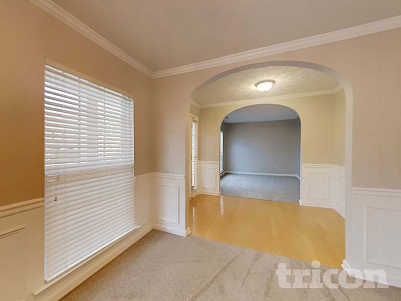 Building Photo - 8274 Eastshore Dr