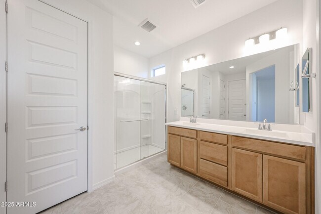 Building Photo - 8722 W Pasadena Ave