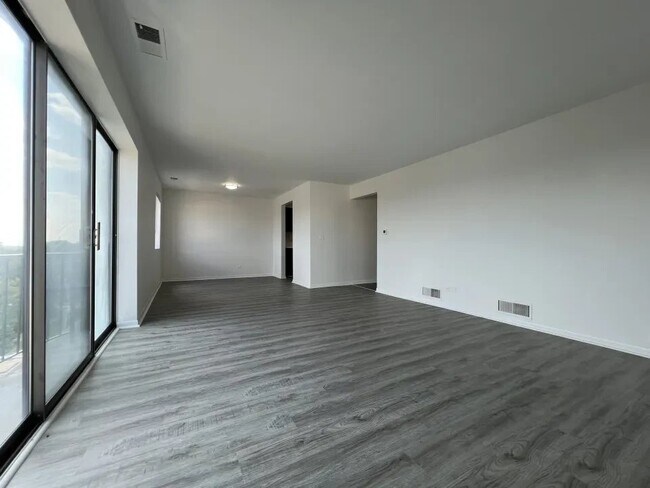 Building Photo - 2300 N Harlem Ave