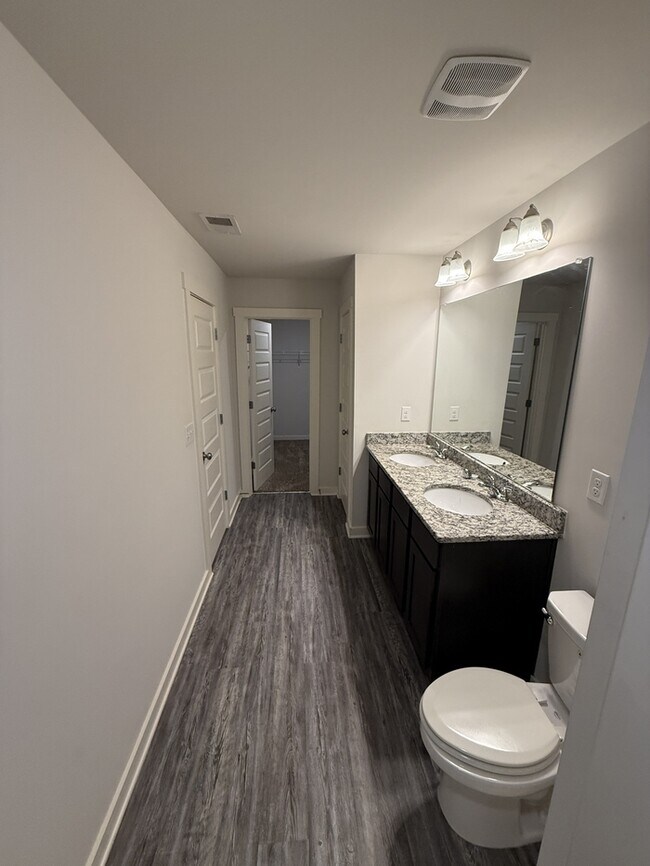 Building Photo - 680 The Heights Ln
