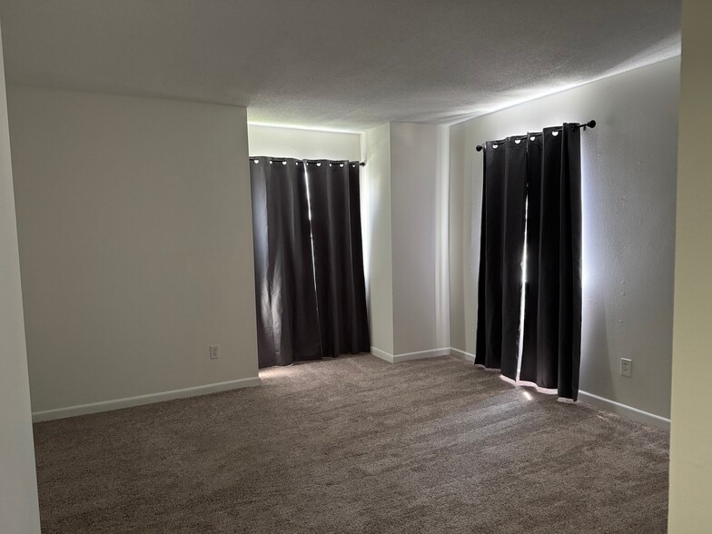 Building Photo - 121 Avenida 23