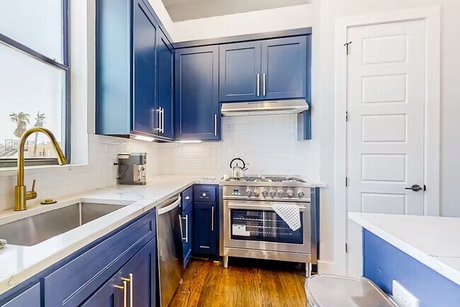 Building Photo - 1928 Oakdale St