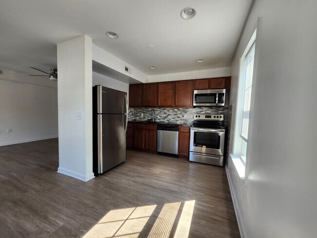 Building Photo - 1211 Villa Ln