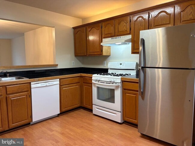 Building Photo - 5604 Gresham Ln