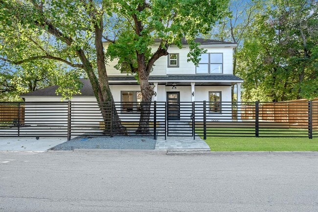 Primary Photo - 6211 Culberson St