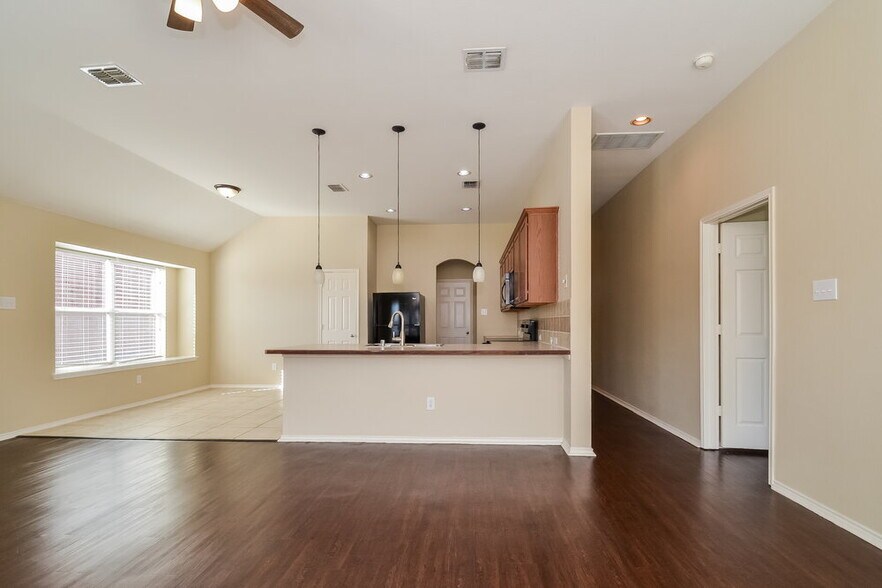 Building Photo - 4408 Blackberry Rd