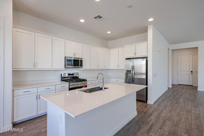 Building Photo - 7702 W Jackrabbit Ln
