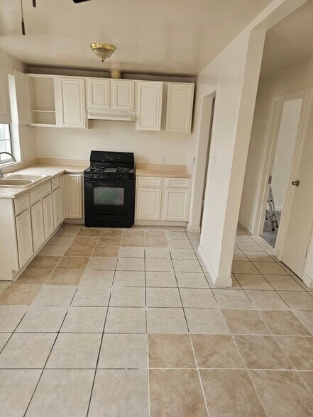 Building Photo - 16594 Orange Way