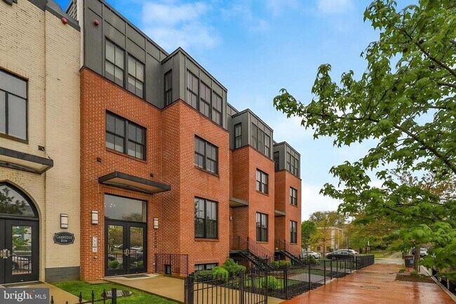 Building Photo - 1209 G St SE