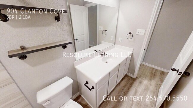 Building Photo - 904 Clanton Cove