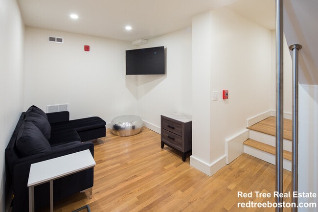 Building Photo - 92 Brown St