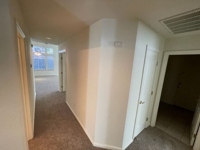 Building Photo - Rocklin four bedroom