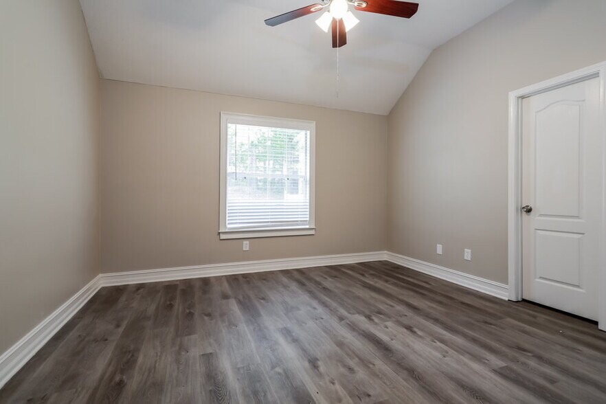 Building Photo - 275 Eagle Way
