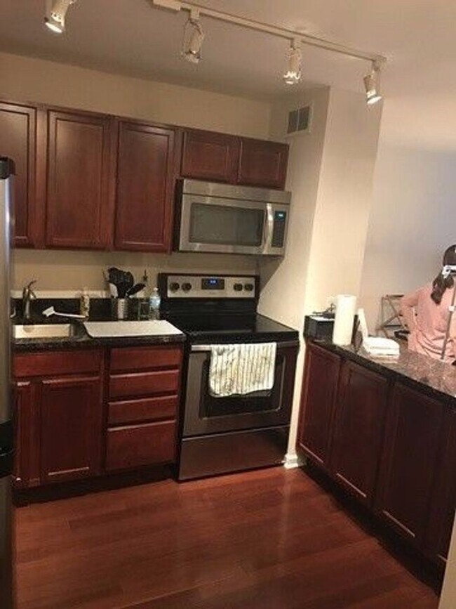 Building Photo - STREETERVILLE'S 1bed/1bath Available