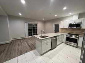 Building Photo - 19 Rose St