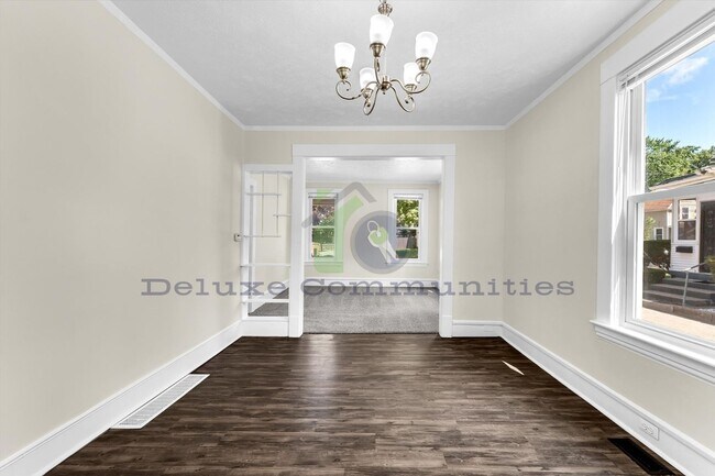 Building Photo - 3 Bedroom Eastown Home! AVAILABLE NOW!
