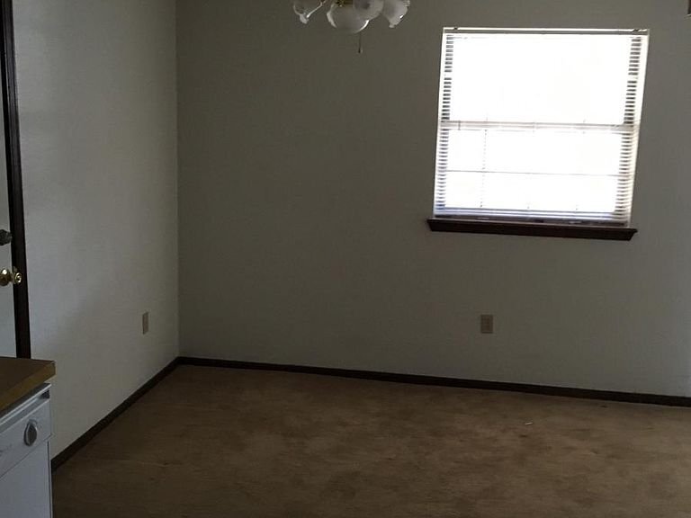 Building Photo - 908 Ranchoak Ct