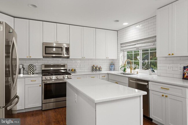 Building Photo - 1122 Cypress Tree Pl