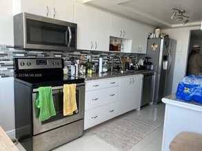 Building Photo - 18061 Biscayne Blvd