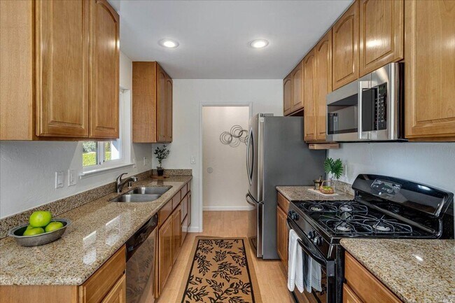 Building Photo - Charming Three Bedroom Browns Valley Retreat