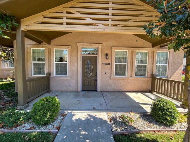 Building Photo - MOVE IN SPECIAL $500 OFF FIRST MONTHS RENT. 3 Bedroom Home for Rent in Orland CA | Pet Friendly, ...
