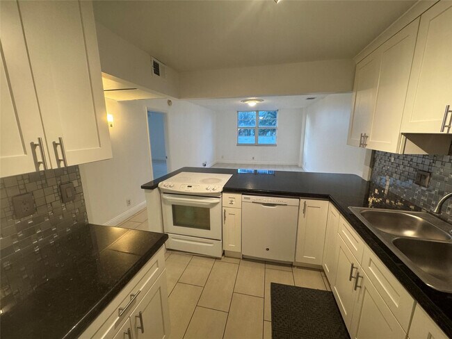 Building Photo - 336 N Birch Rd