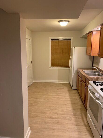 Building Photo - 279 Oak Dr