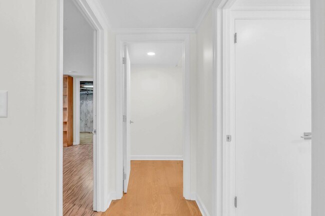 Building Photo - Easy Living in Red Bank!