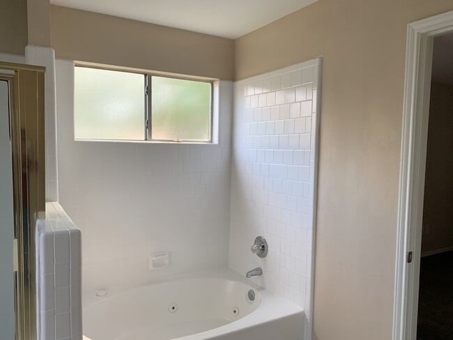 Building Photo - 5922 Cinnamon Creek Cir