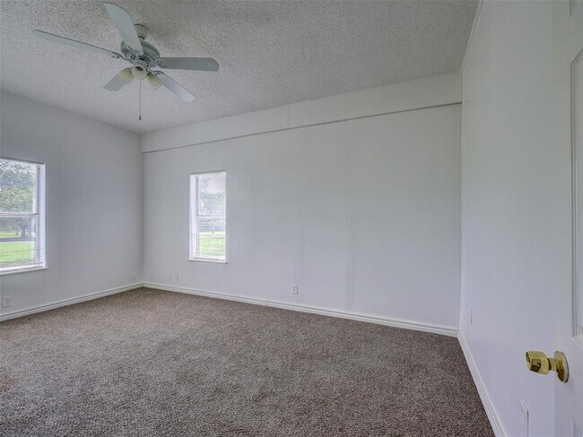 Building Photo - 610 Linden St