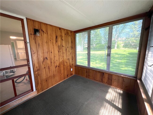 Building Photo - 120 Sunnyside Dr