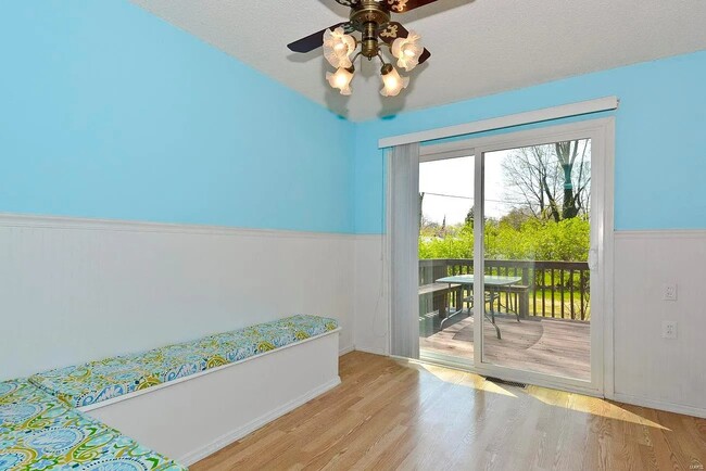 Building Photo - 980 Manresa Ln