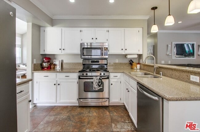 Building Photo - Fallbrook 3 Bedroom plus