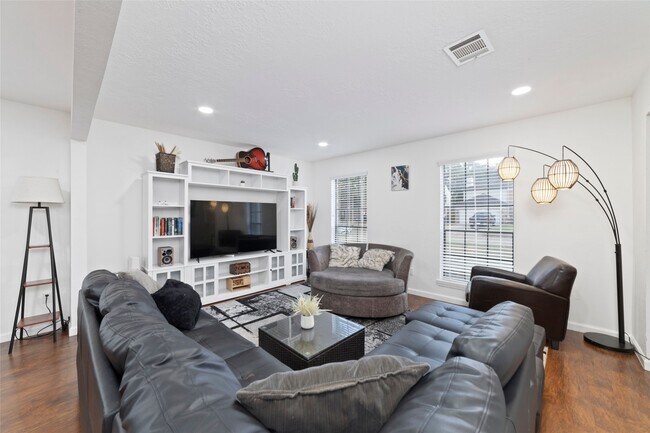 Building Photo - 16026 Autumn Falls Ln