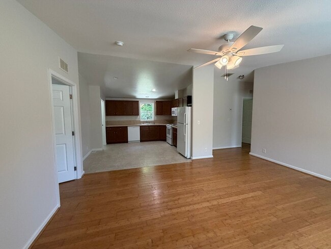 Building Photo - Peaceful Living – 3 Bedroom, 2 Bath Single-Family Home