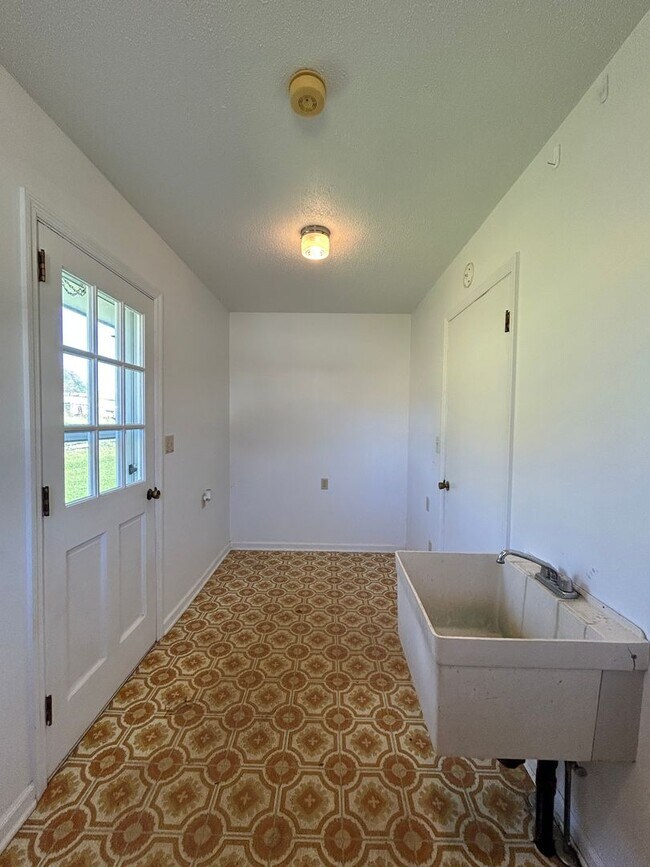 Building Photo - Large Brick Ranch with Finished Basement a...