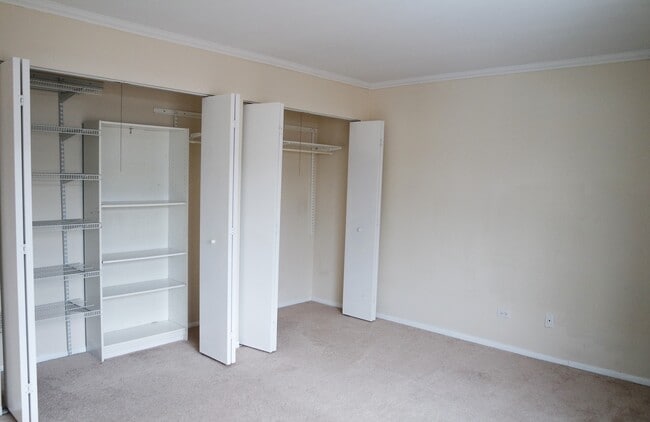 Building Photo - 10369 Dearlove Rd