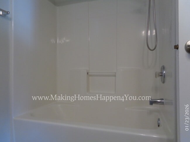 Building Photo - 7475 Parkplace Dr NE